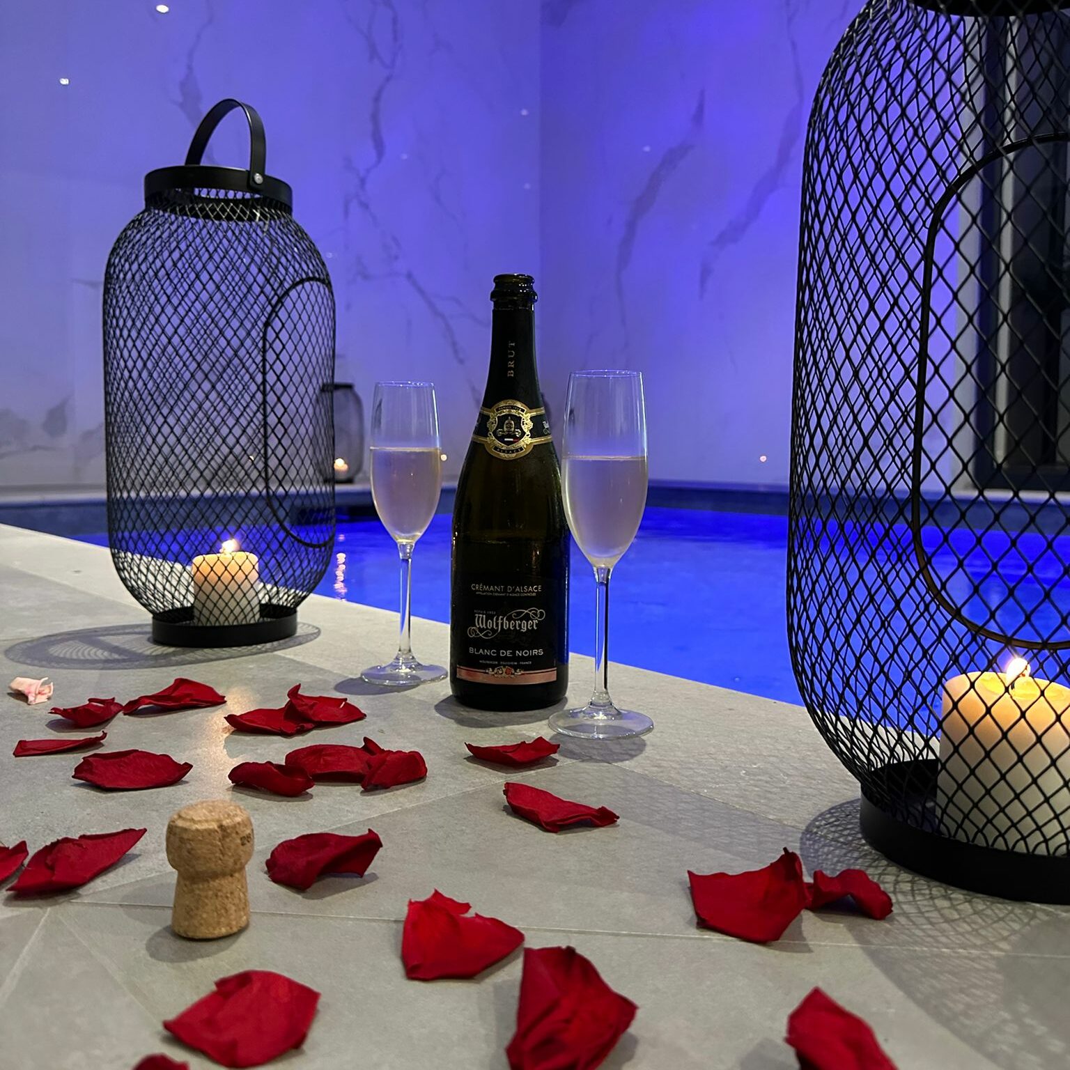 Piscine avec fleurs