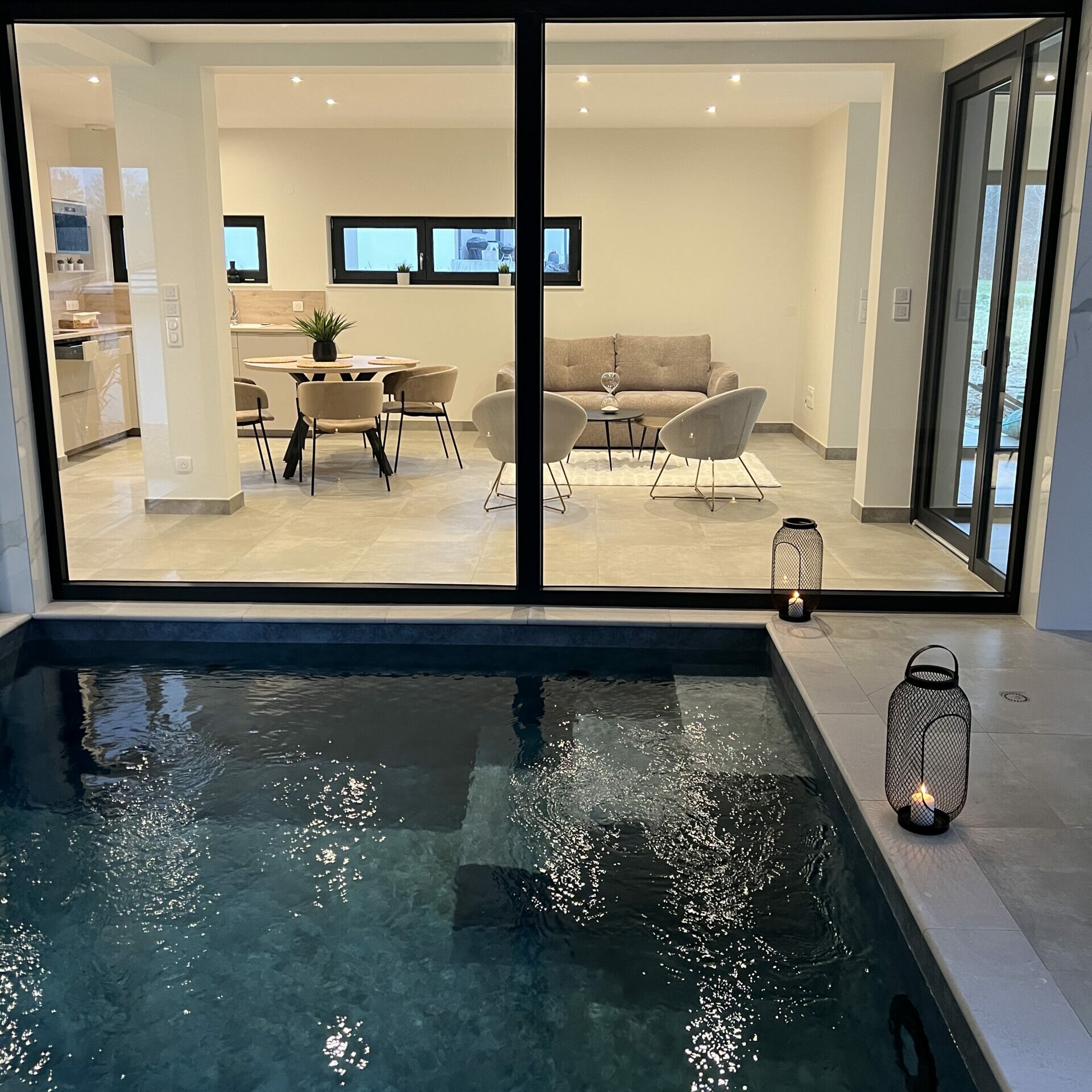 Piscine vers salon