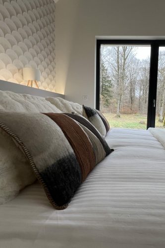 Vue vers l'extérieur de la chambre