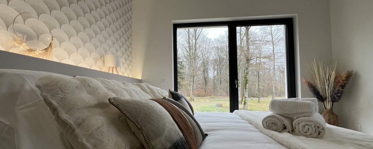 Vue vers l'extérieur de la chambre